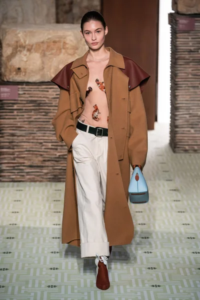 Look 50